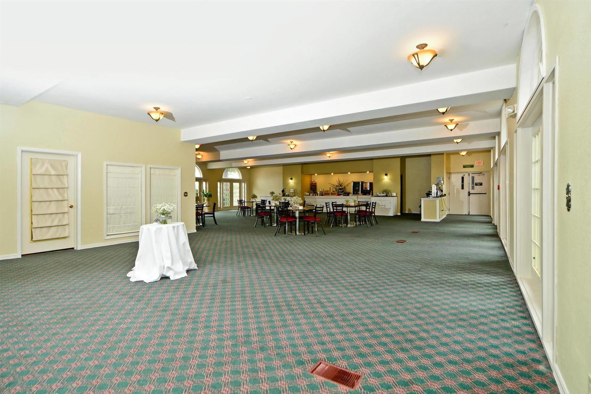 Days Inn And Suites By Wyndham Sikeston Beltér fotó